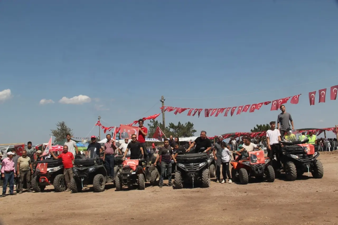 Yamaç Paraşütü Festivali Gökyüzünü Renklendirdi 5