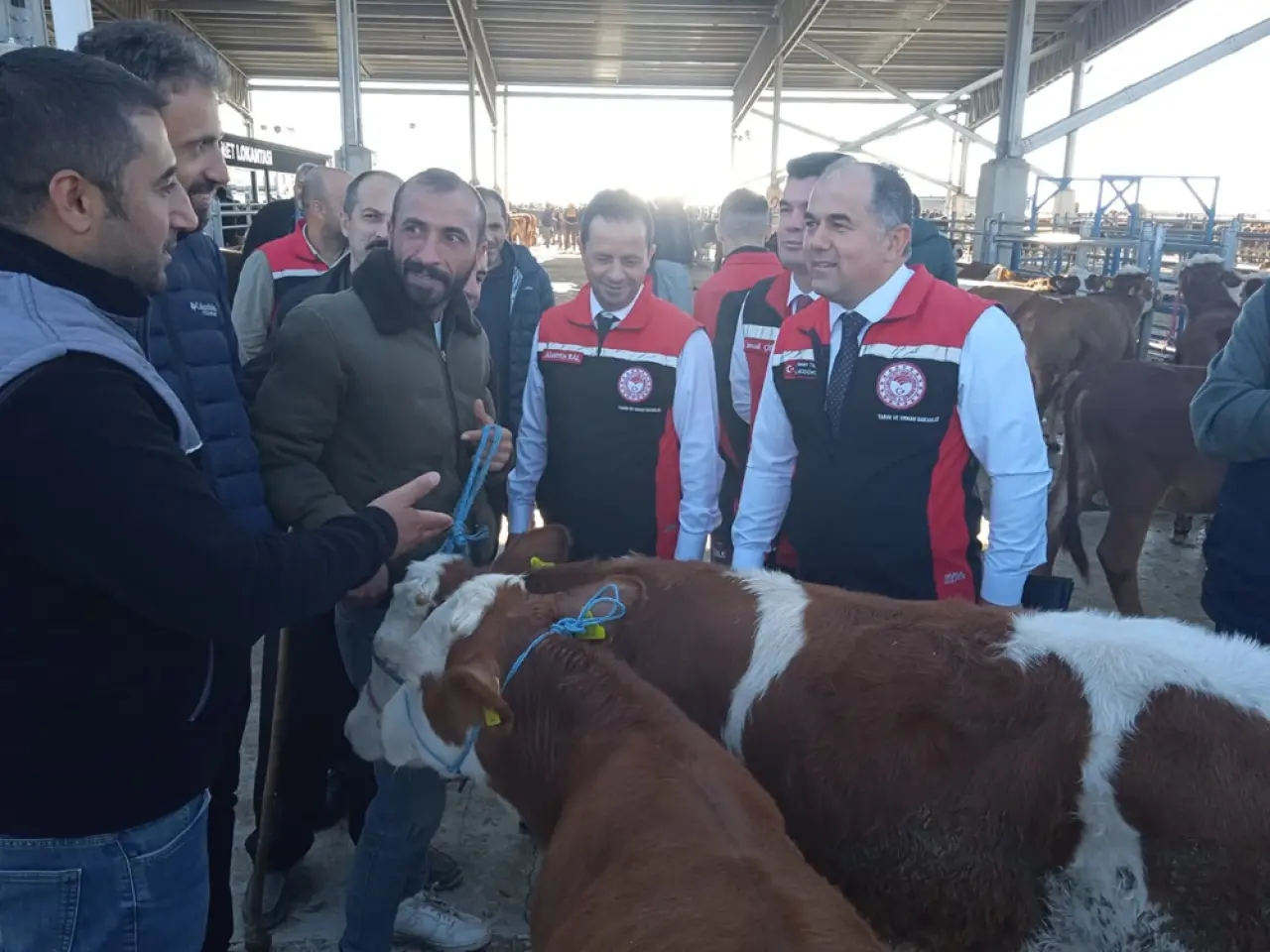 Hayvan Pazarı Kapılarını Açtı 3