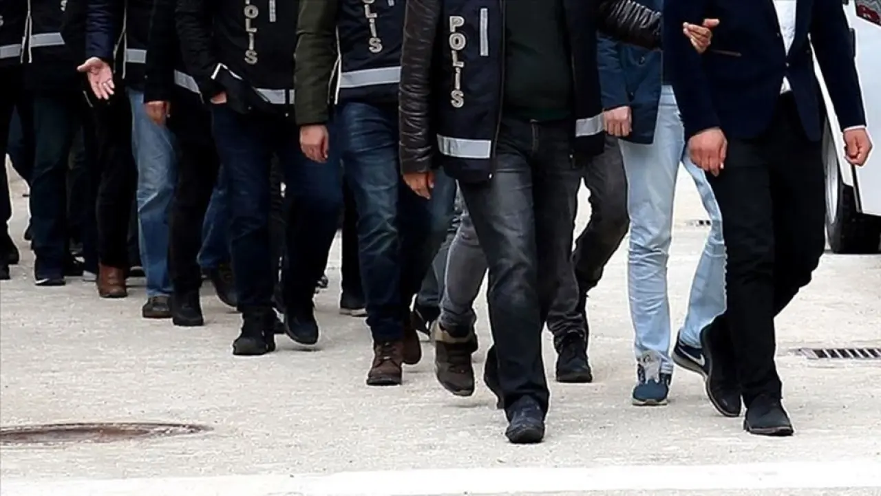 FETÖ Operasyonları Sürüyor, 97 Kişi Yakalandı 2
