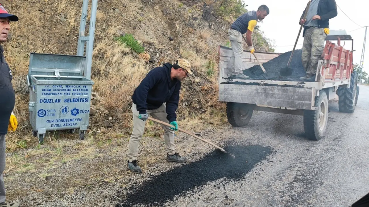 Oğuzlar’da Bozulan Yollar Asfalt Düzeltiliyor 3