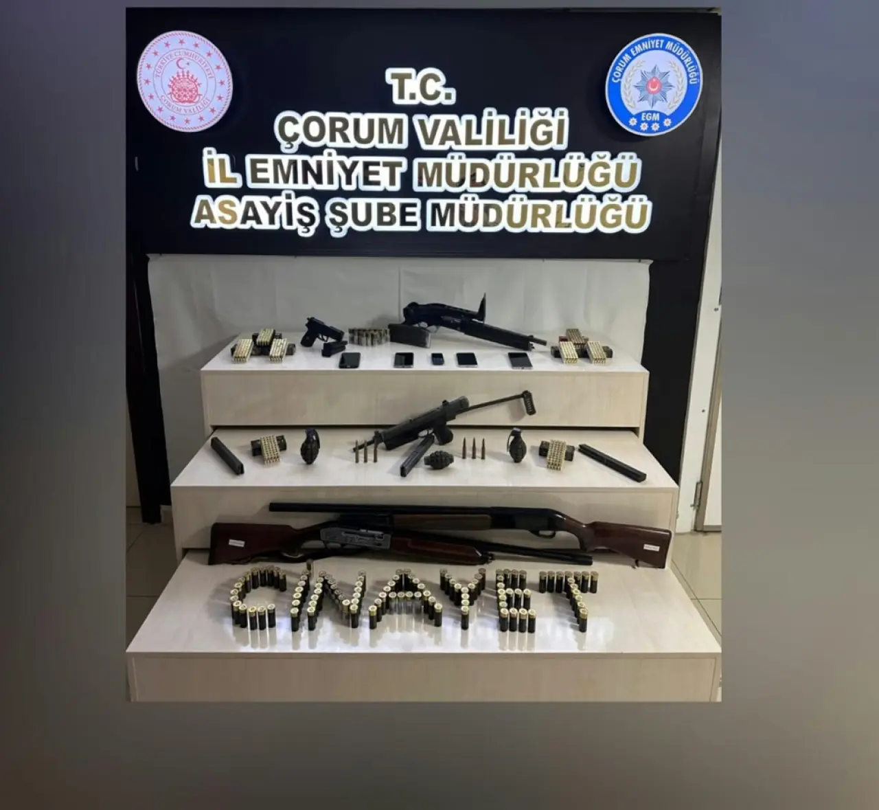 El Bombası ve Makineli Tüfek Ele Geçirildi 1
