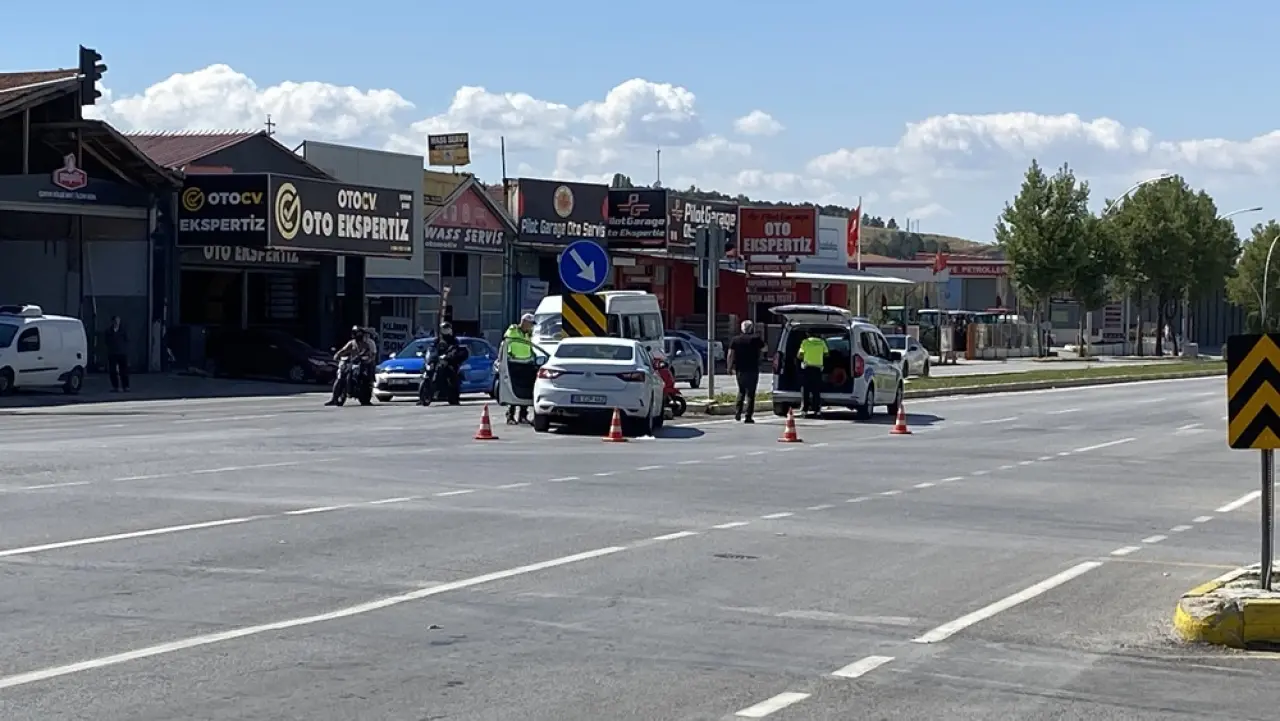 Otomobille Motosiklet Çarpıştı: 1 Yaralı 5