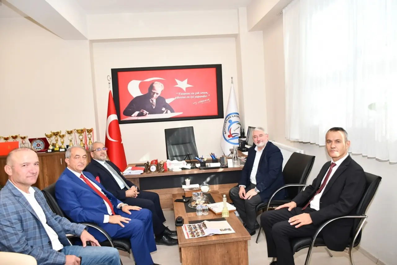 Yenilenen Okul Bahçesinde Öğrencilerle Buluştular 1