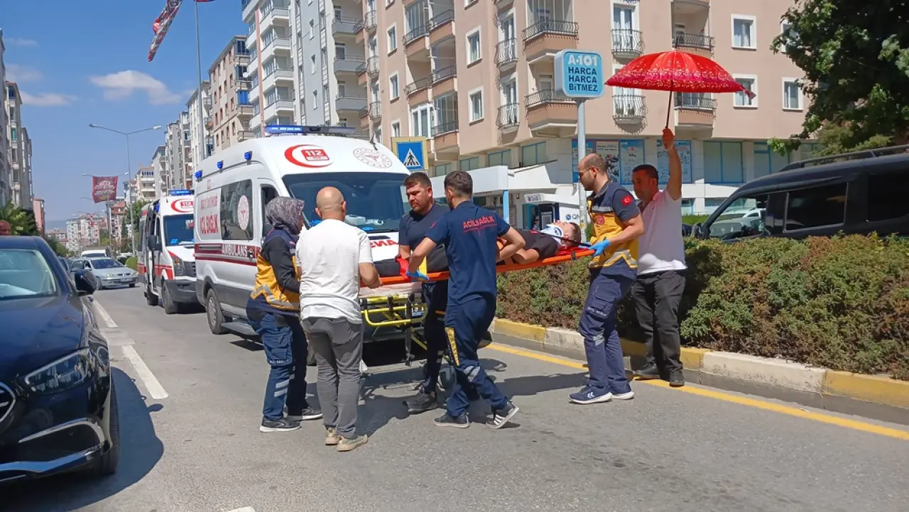 Motosikletin Yaya Çarptı: 2 Yaralı 1