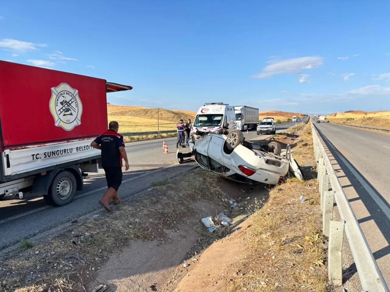 Takla Atan Otomobil Hurdaya Döndü: 3 Yaralı 2