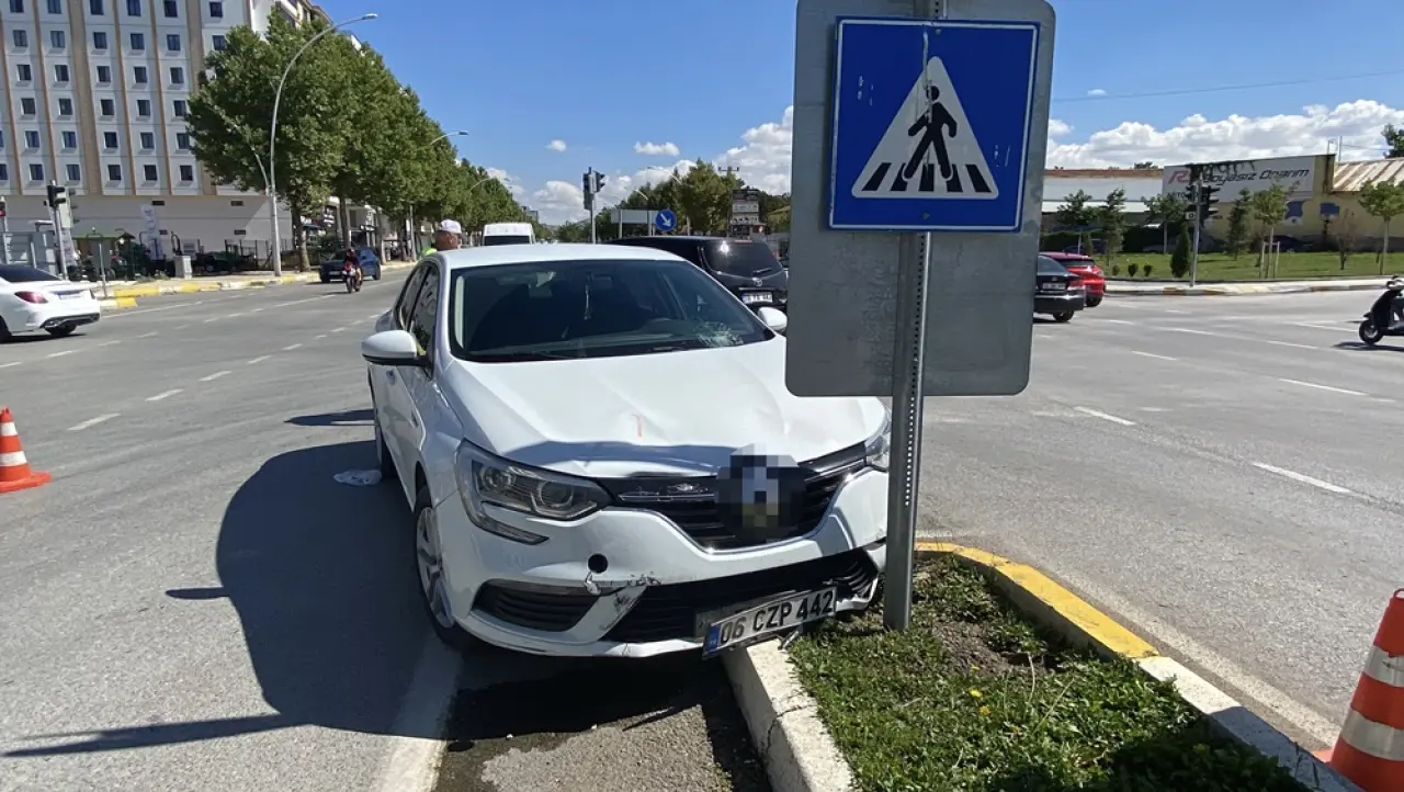 Otomobille Motosiklet Çarpıştı: 1 Yaralı 4