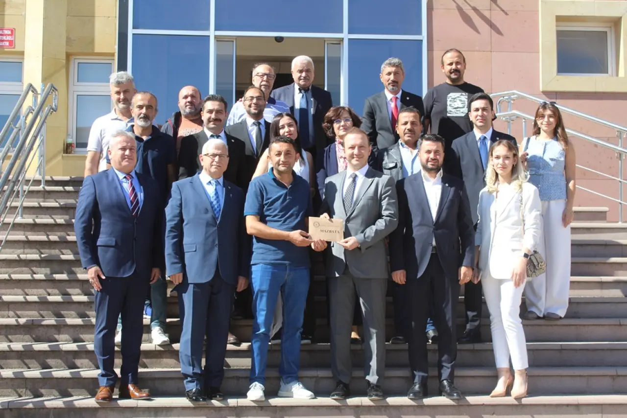 Erol Afacan ve Yeni Yönetim Mazbatasını Aldı 1