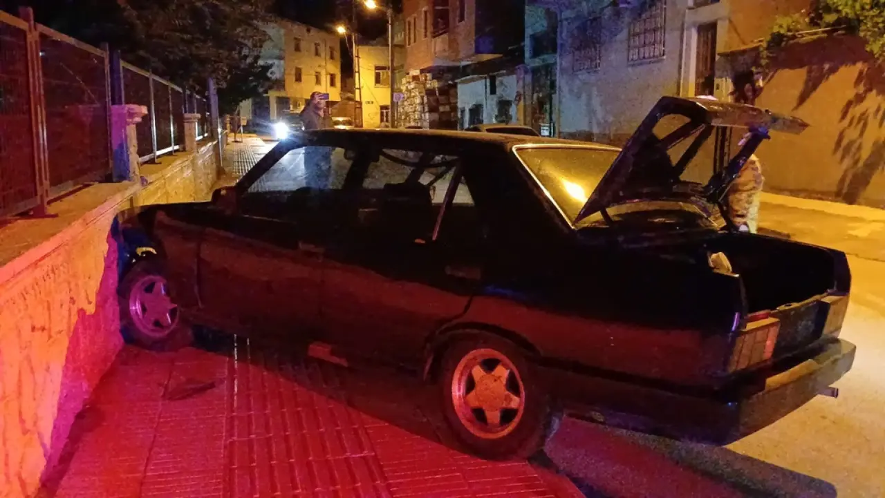 Polisten Kaçarken Duvara Çarptılar 2