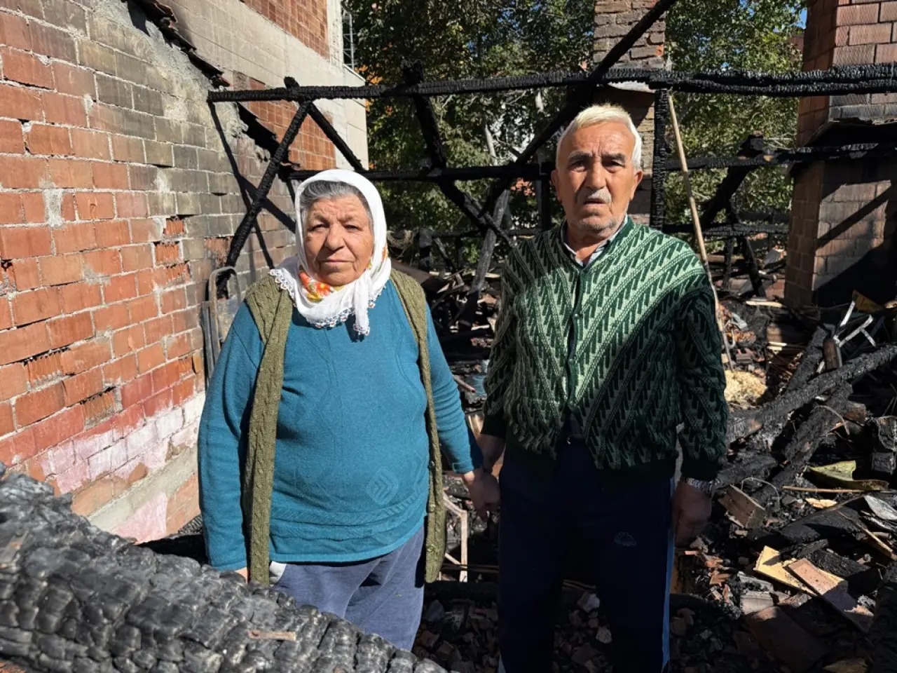Evini Kaybeden Yaşlı Çift Destek Bekliyor 2