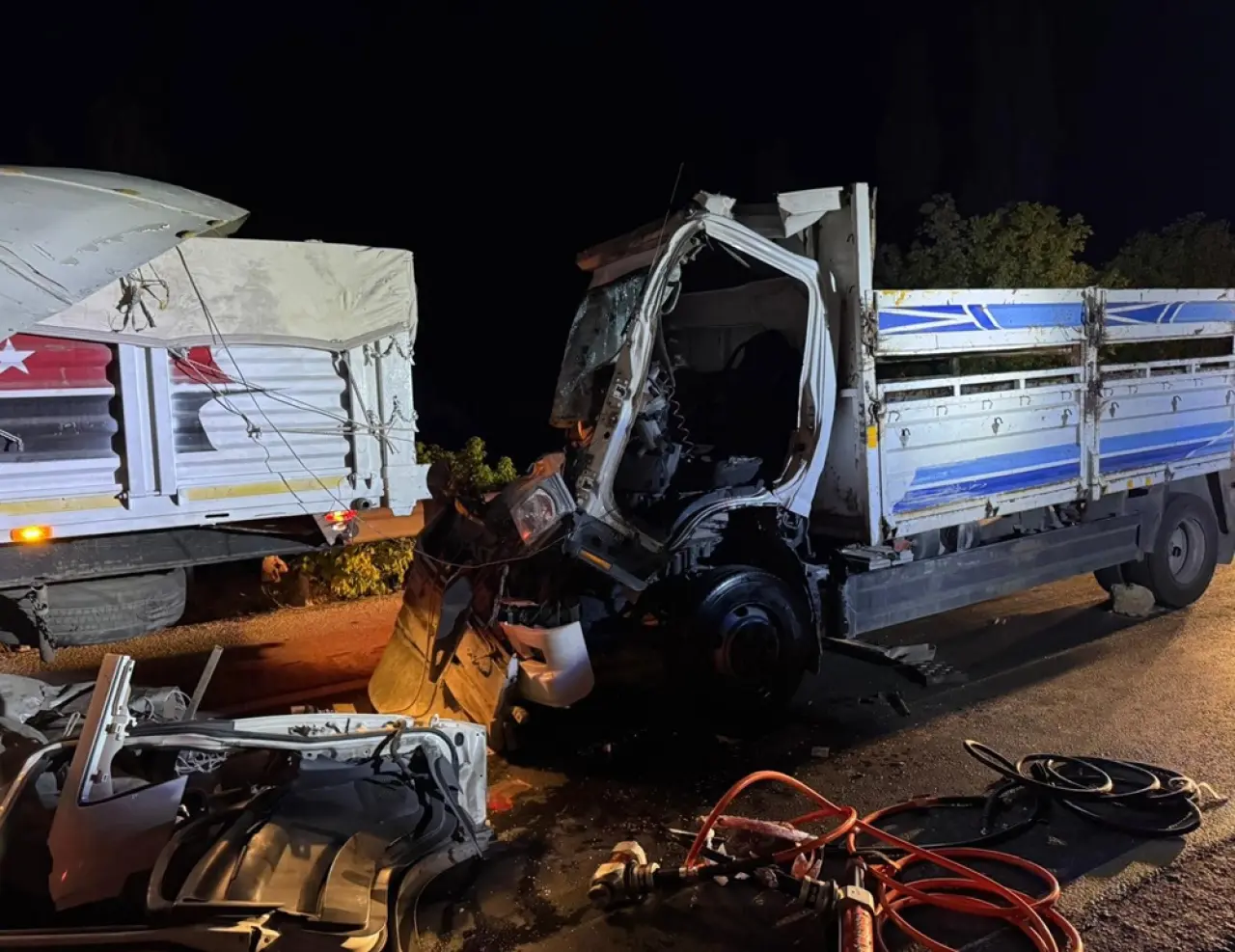 TIR ile Çarpışan Kamyonun Sürücüsü Hayatını Kaybetti 1