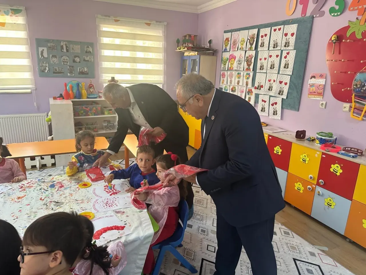 Çetinkaya, Öğrencilere Forma Hediye Etti 3