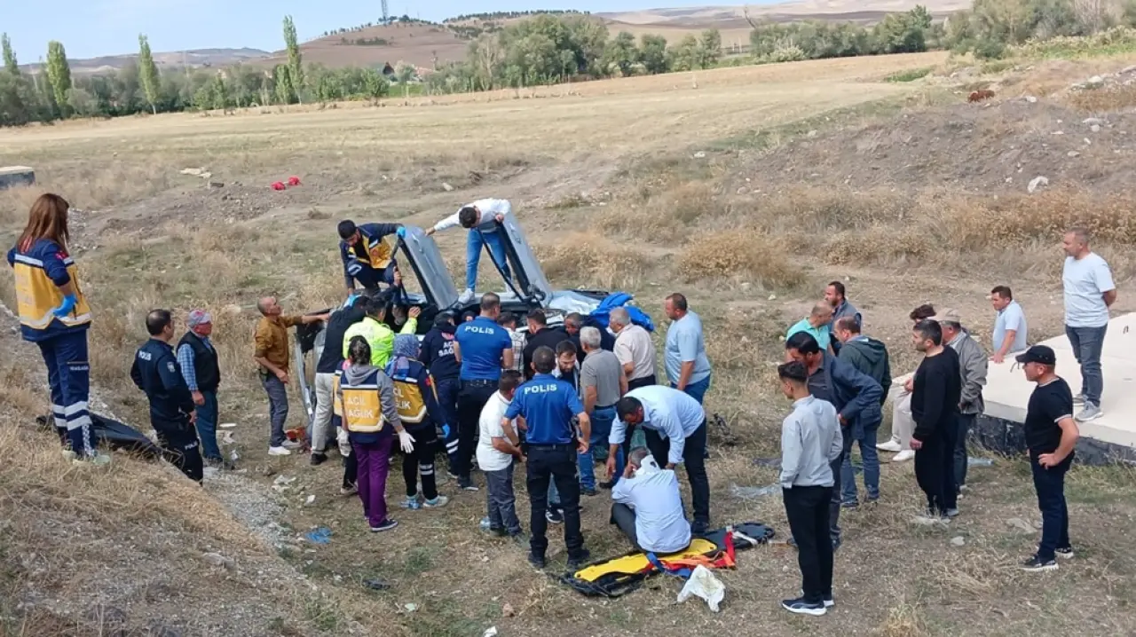 Düğün Konvoyunda Trafik Kazası: 2 Yaralı 1