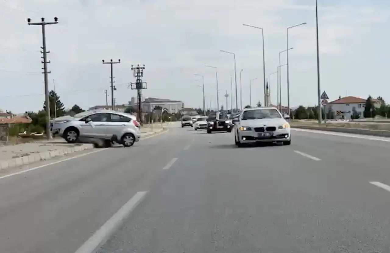 Kazaya, Sürücünün Öne Geçme Çabası Sebep Olmuş 1