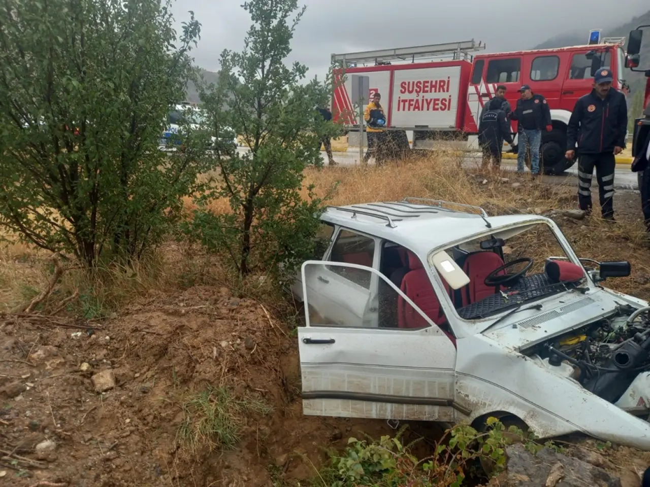 Yoldan Çıkan Araç Kaza Yaptı: 2 Yaralı 1
