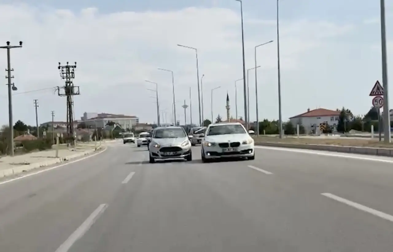 Kazaya, Sürücünün Öne Geçme Çabası Sebep Olmuş 2