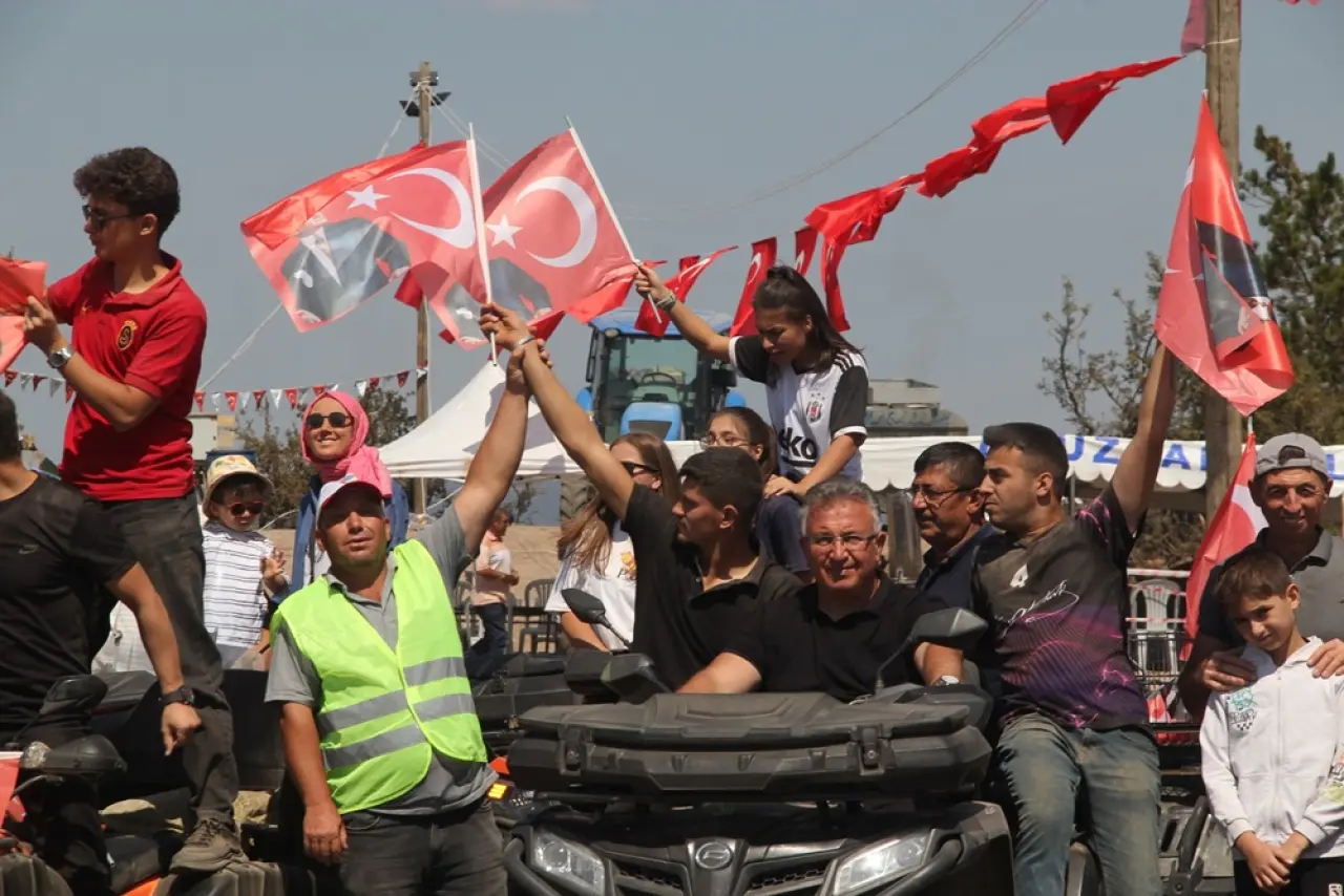 Yamaç Paraşütü Festivali Gökyüzünü Renklendirdi 4