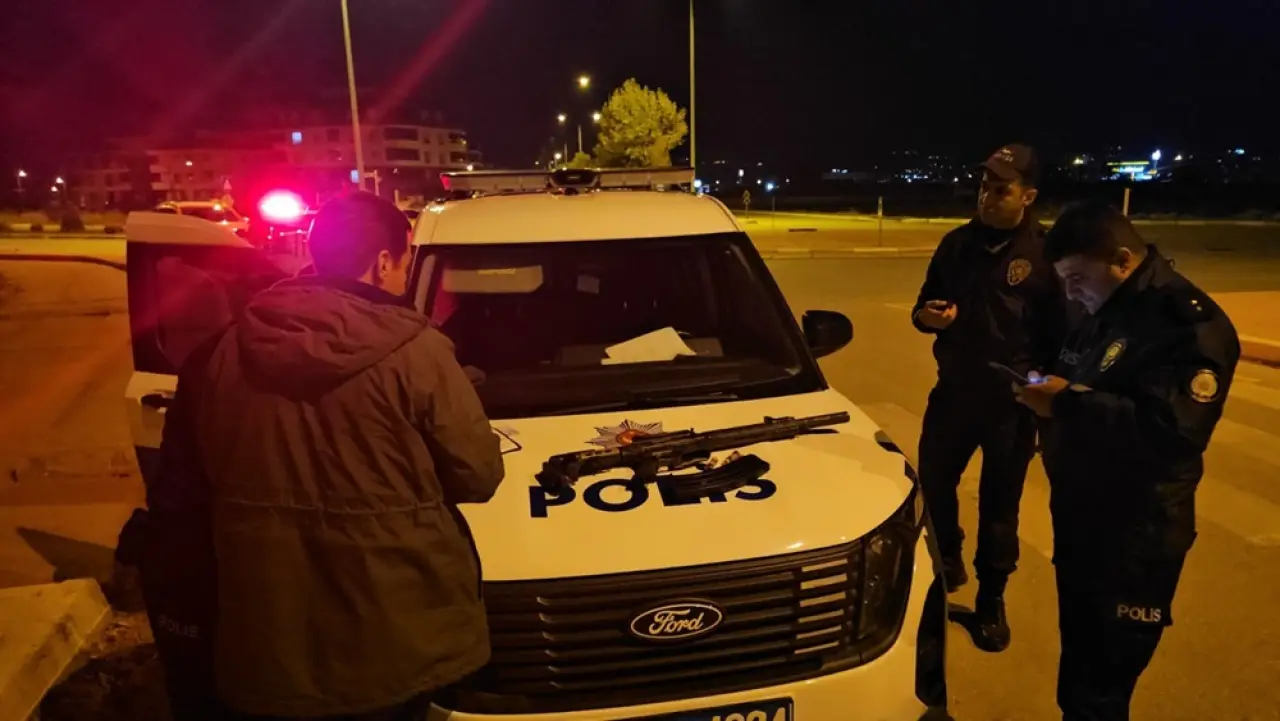 Bıçaklı Silahlı Kavga: 3 Yaralı 1