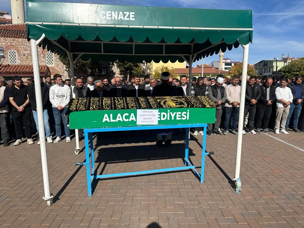 Demirle Kabin Arasına Sıkışan Kişi Hastanede Öldü 2