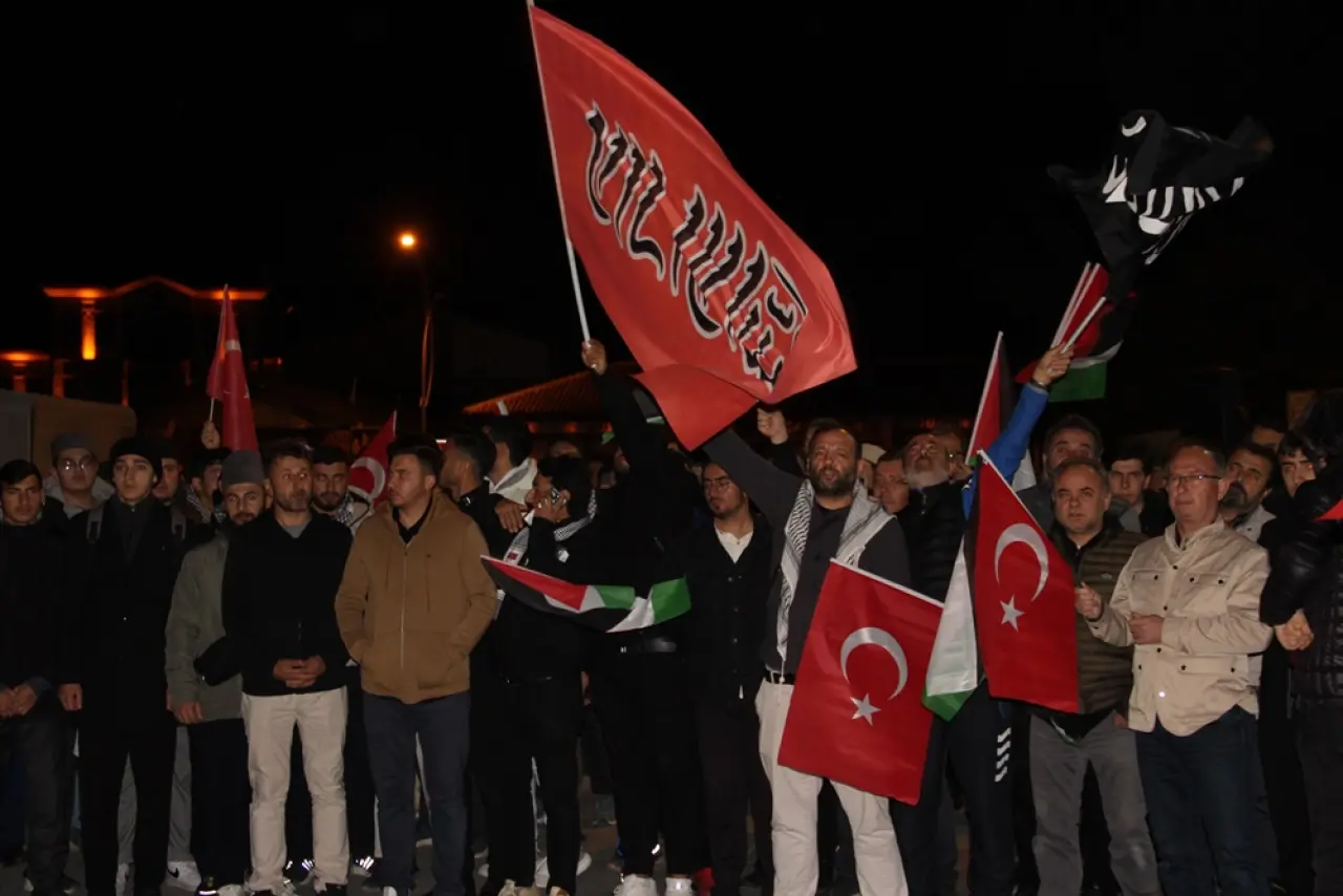 Yüzlerce Vatandaş İsrail'i Protesto Etti 3