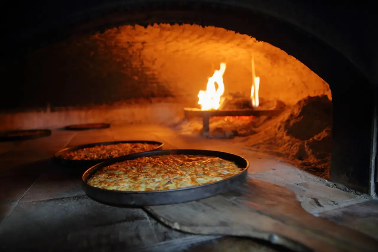 Köyüne Pizzacı Açtı, Talebe Yetişemiyor 6