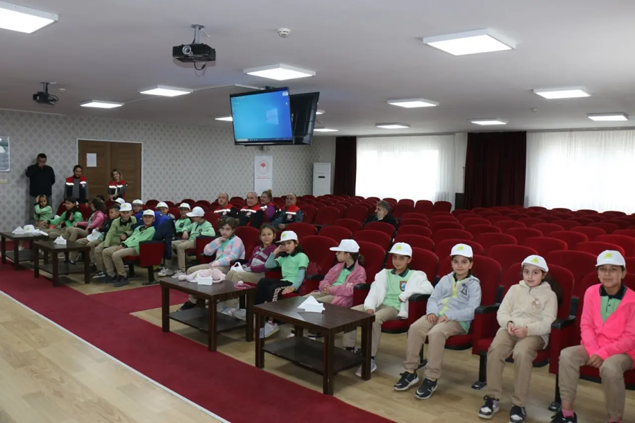 Hem Öğrendiler Hem Fide Diktiler 5