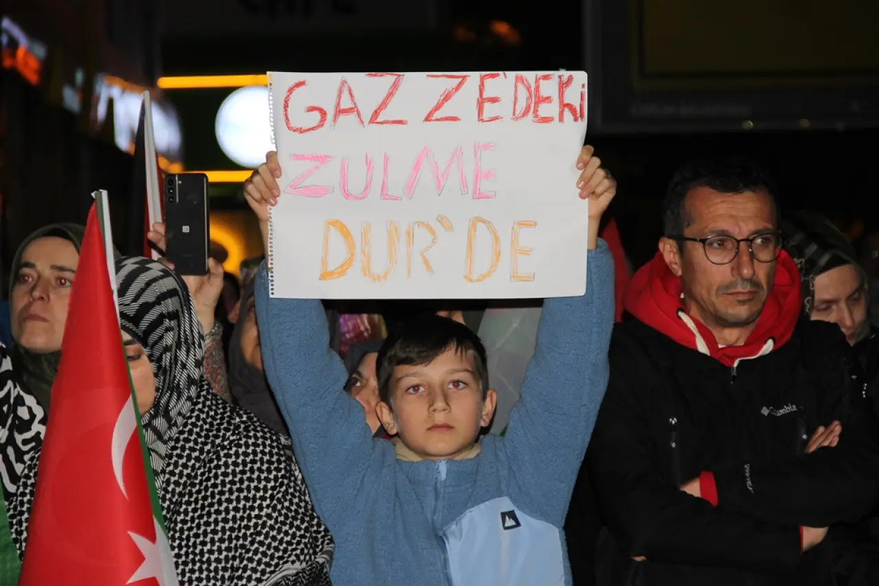Yüzlerce Vatandaş İsrail'i Protesto Etti 8
