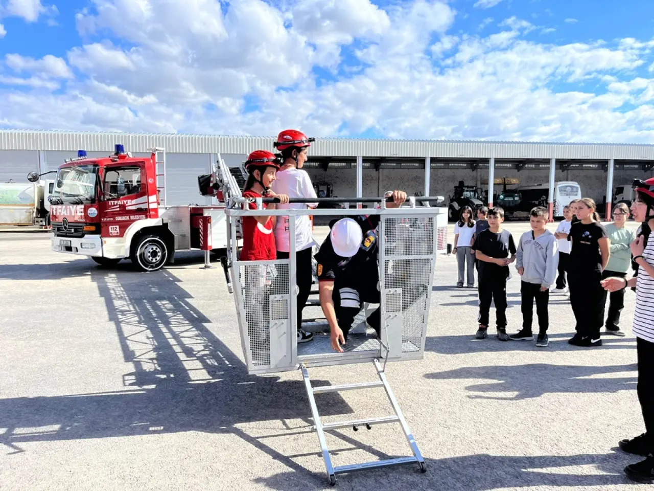 Öğrenciler İtfaiyecilik Mesleğini Deneyimledi 3
