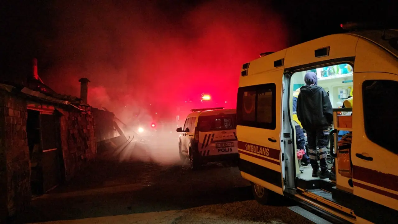 Evde Yangın Çıktı, 7 Kişi Hastanede 5