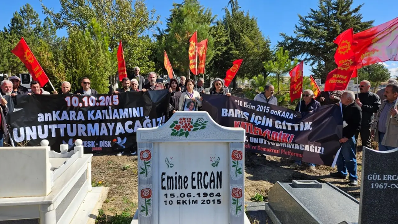Emine Ercan Kabri Başında Anıldı 2