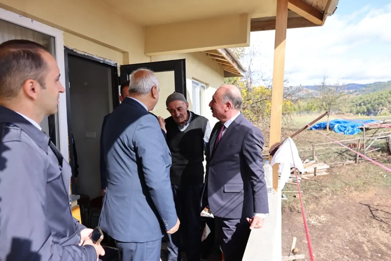 Yangında Evlerini Kaybeden Ailelerin Mutlu Günü 6