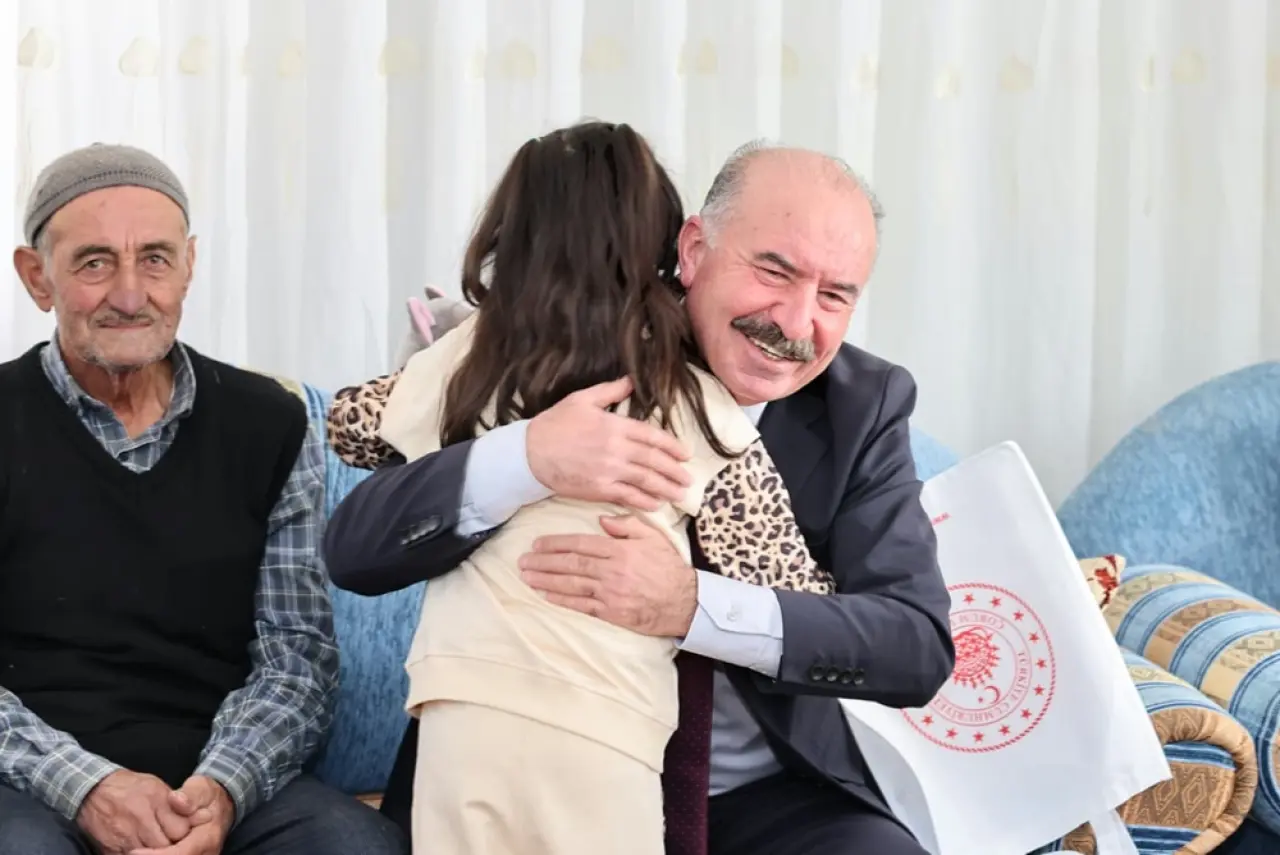 Yangında Evlerini Kaybeden Ailelerin Mutlu Günü 2