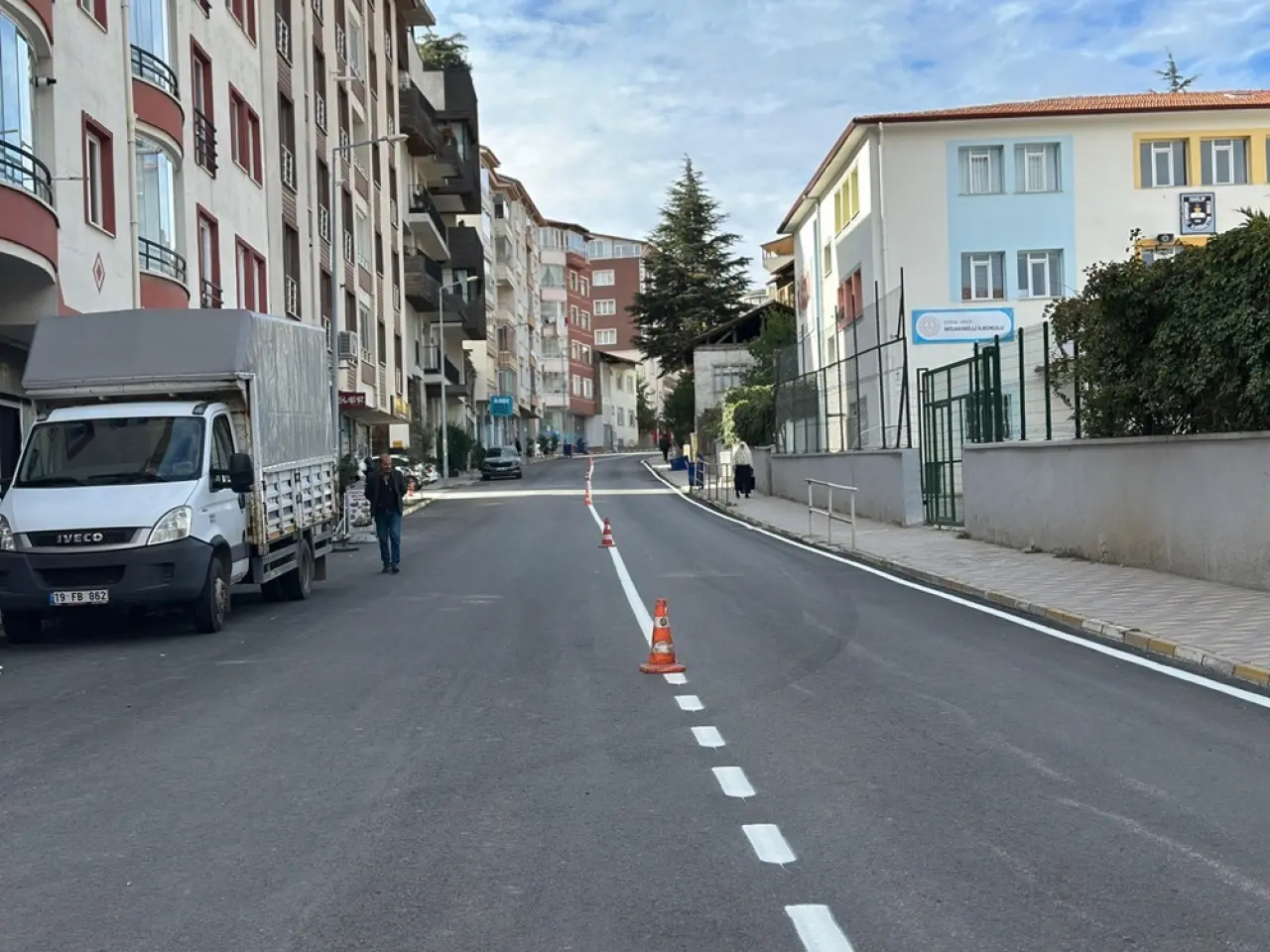 Asfaltlanan Caddelerde Yol Çizgileri Çekiliyor 4