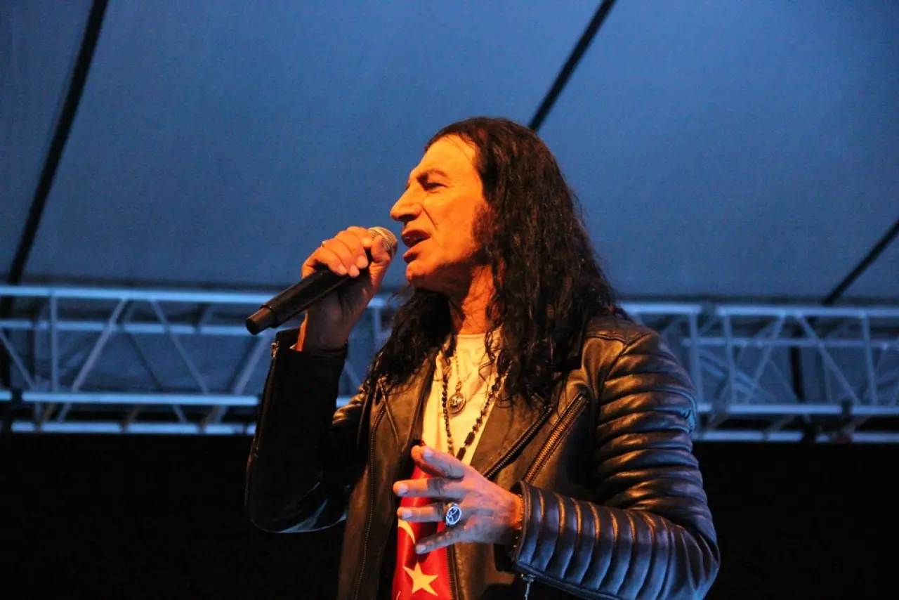 Meydanda Murat Kekilli Rüzgarı 1