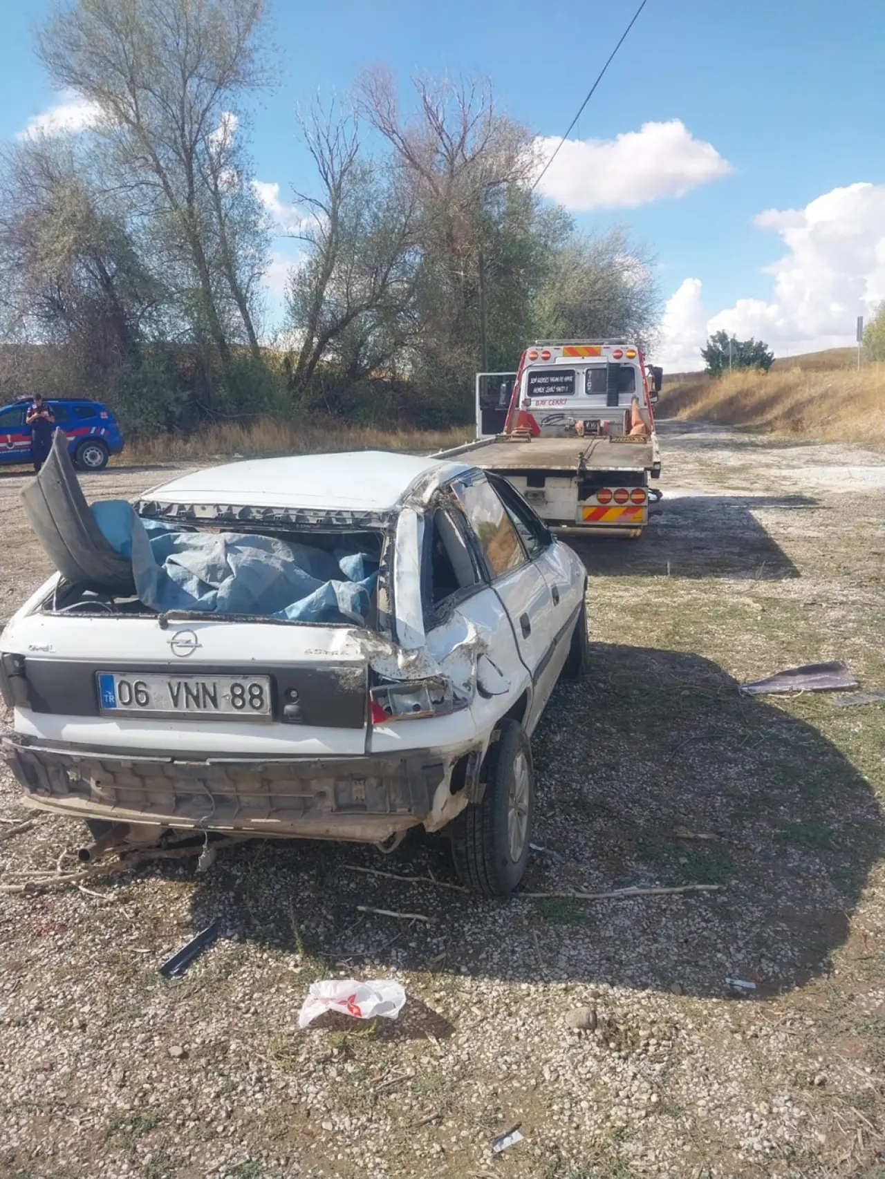 Otomobil, Köprüden Tarlaya Uçtu: 2 Yaralı 3