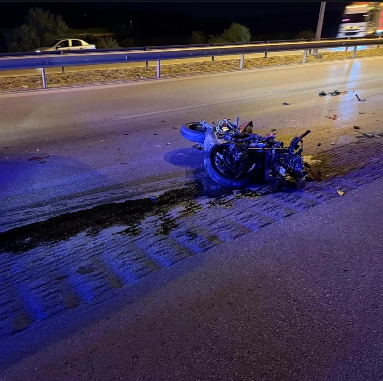 TIR’a Çarpan Motosikletin Sürücüsü Hayatını Kaybetti 2