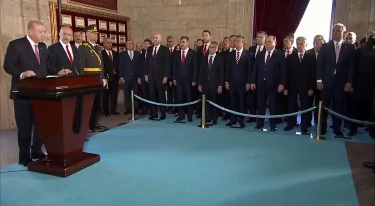 Ahlatcı, Erdoğan ile Anıtkabir'de 1