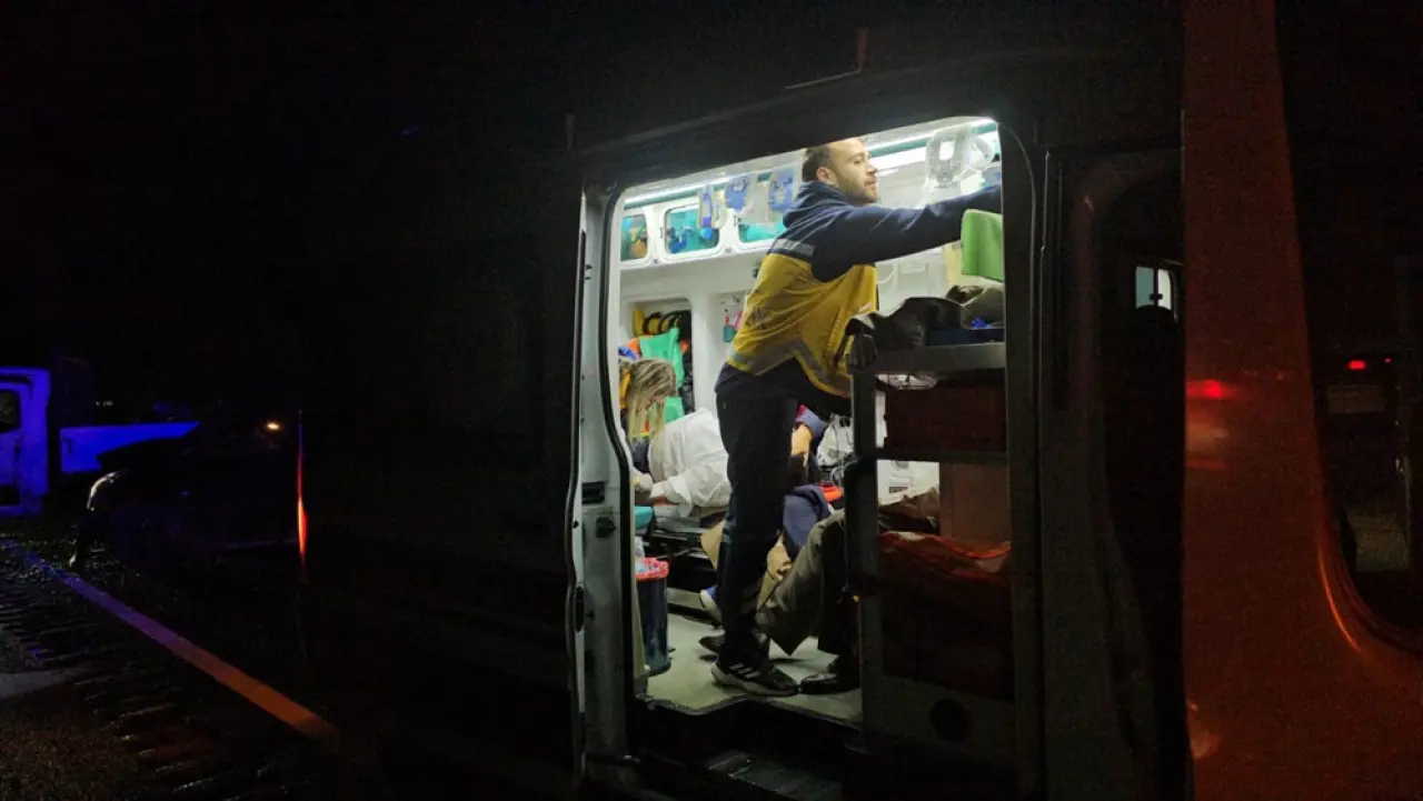 Kamyonetle Minibüs Çarpıştı: 7 Yaralı 4
