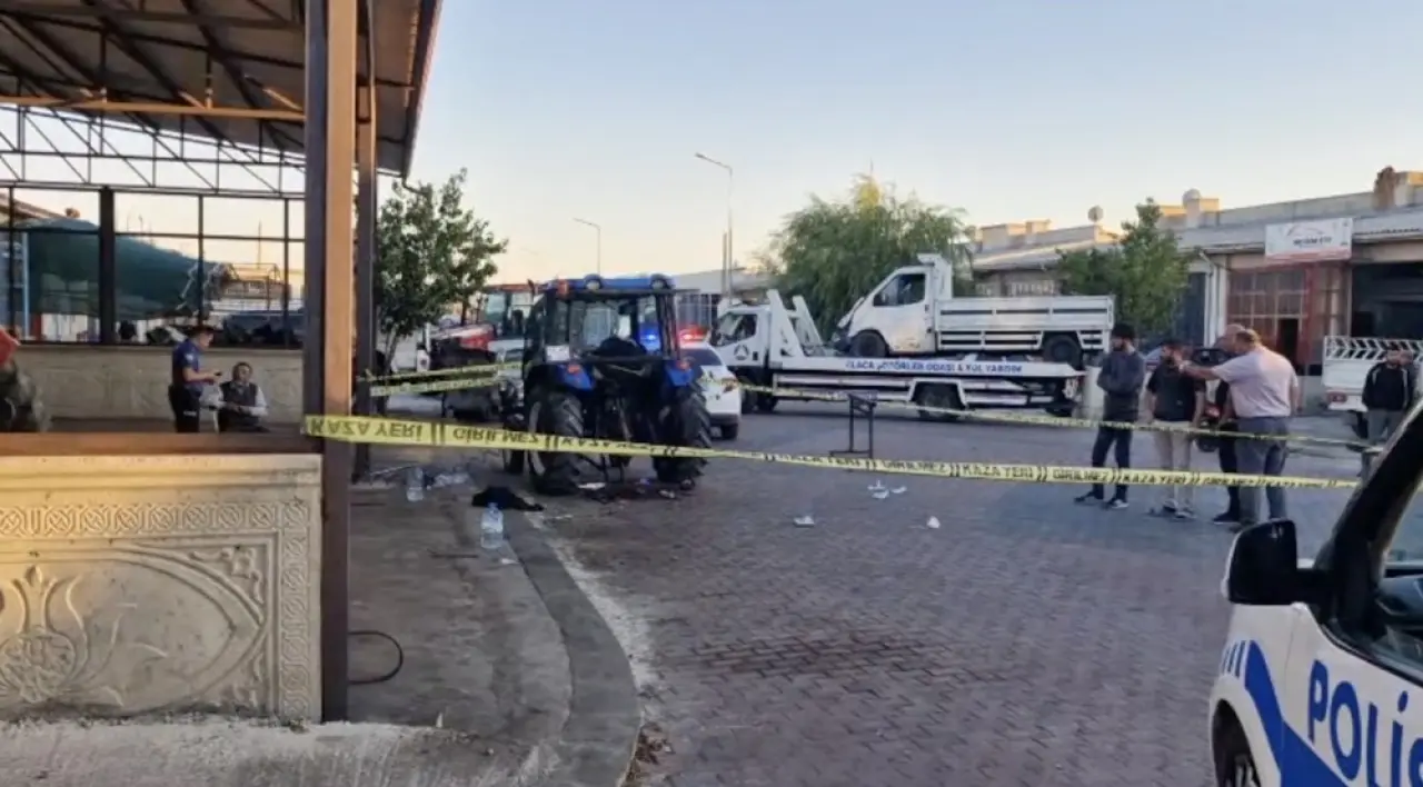 Traktörü Tamir Ederken Sıkıştı 4