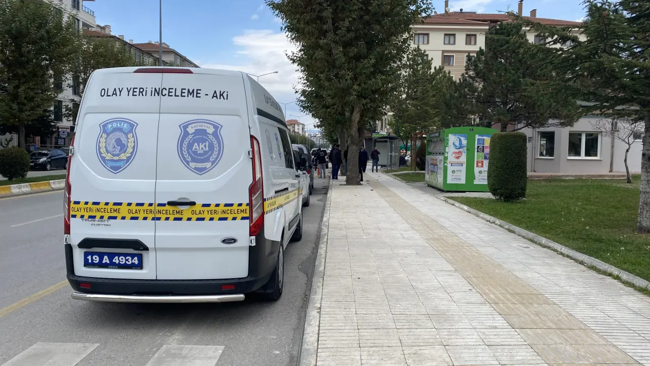 Motosikletli Saldırgan Muhtarlığa Kurşun Yağdırdı 4