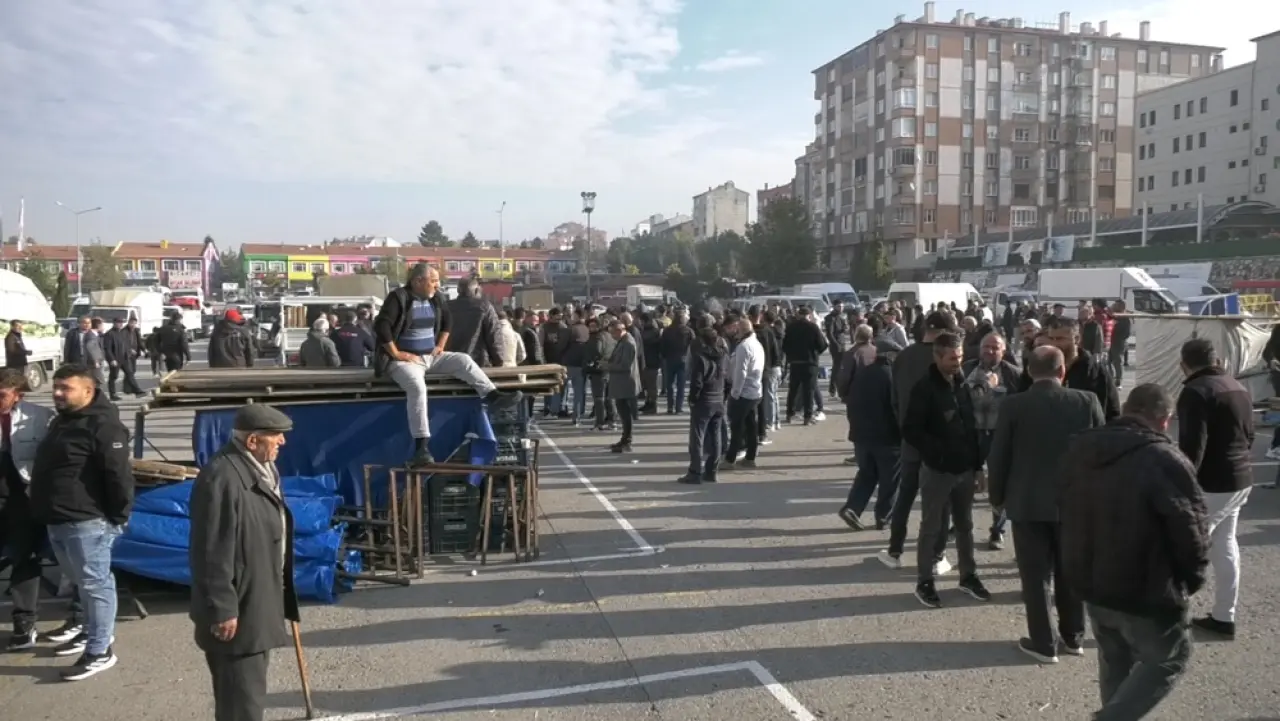 Gerilim Tırmanıyor, Pazarcılar Tezgah Açmadı 3