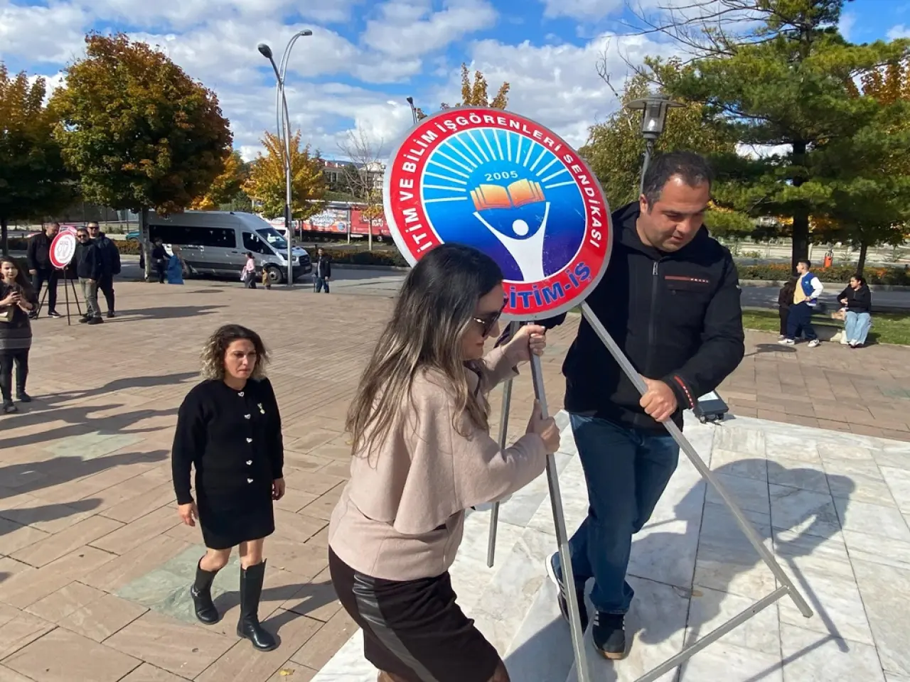 STK’lar Atatürk Anıtı’na Bıraktı 2