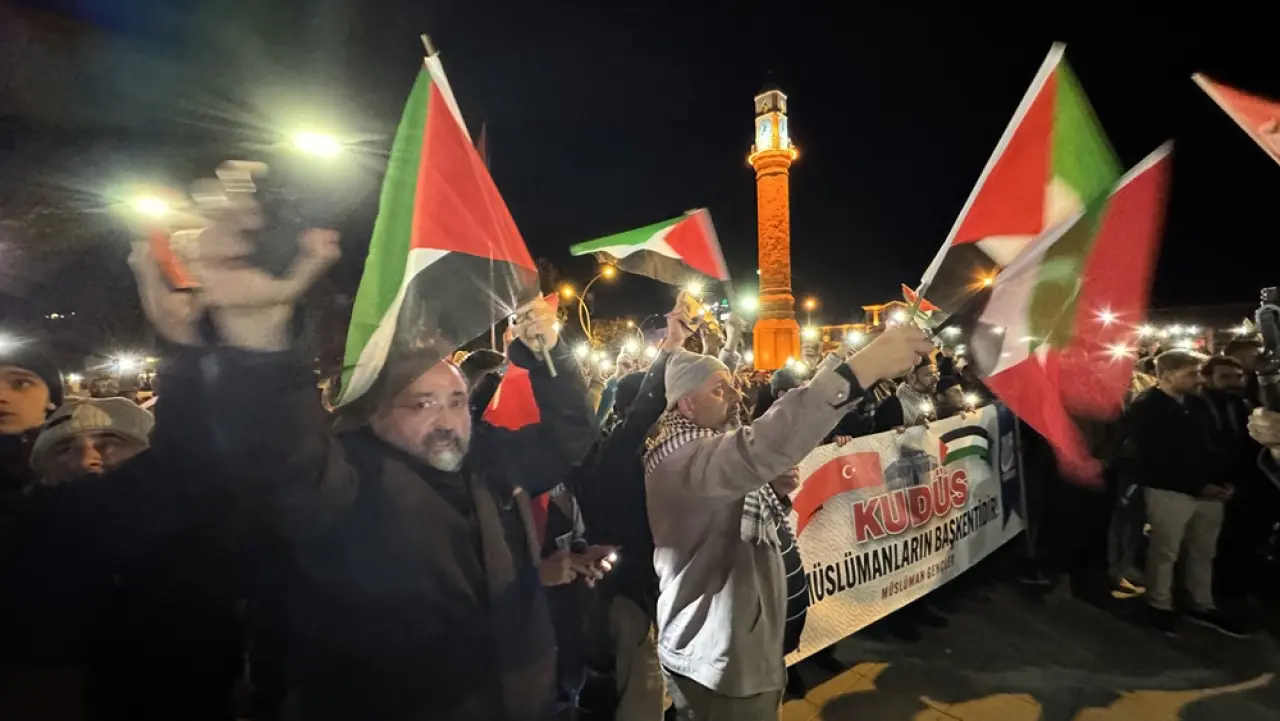 Yüzlerce Vatandaş İsrail'i Protesto Etti 7