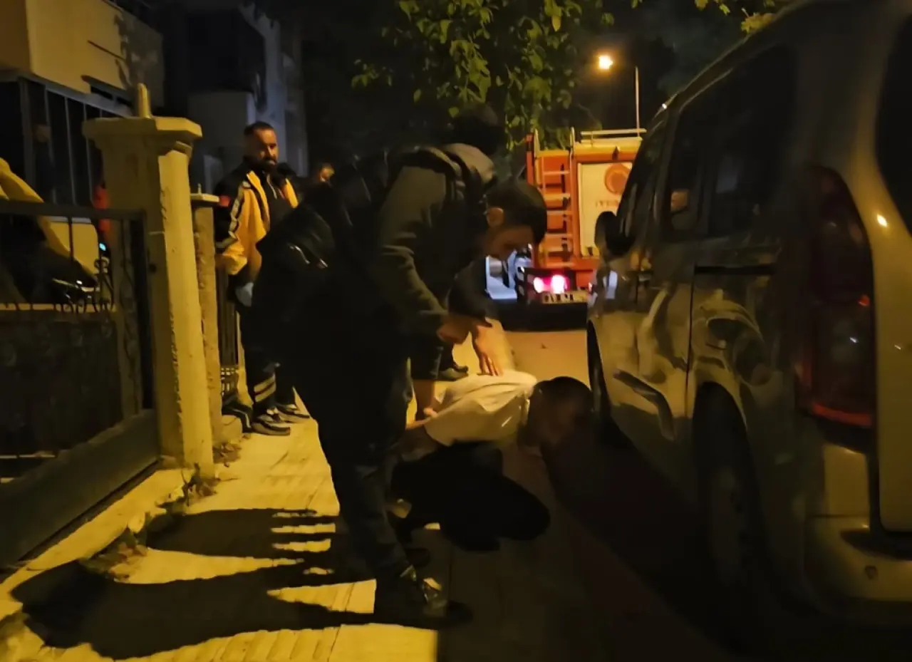 Arkadaşını Kılıçla Rehin Aldı! 4
