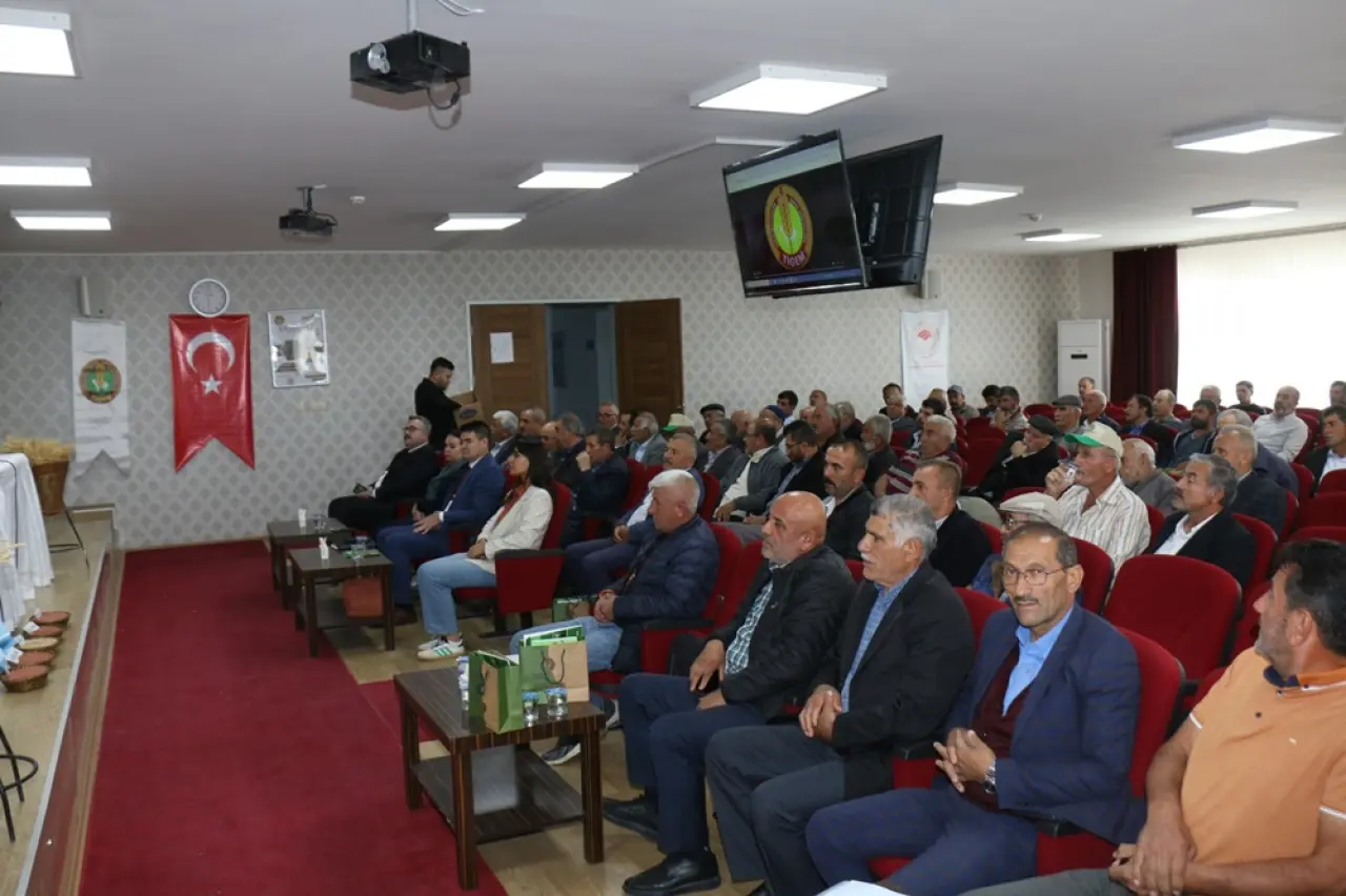 Çiftçilere Yeni Tohum Çeşitleri Tanıtıldı 4