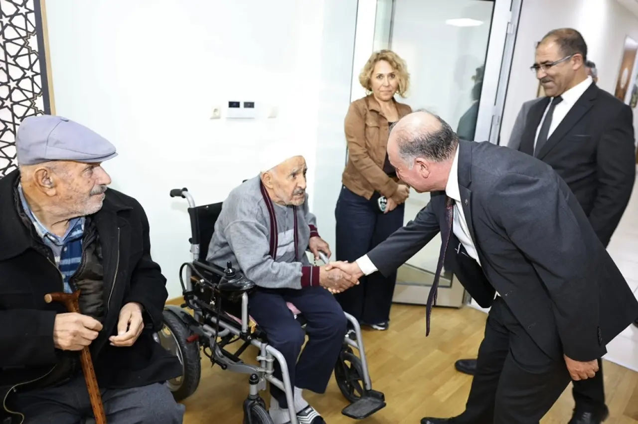 Vali Çalgan, Huzurevi Sakinleriyle Buluştu 1