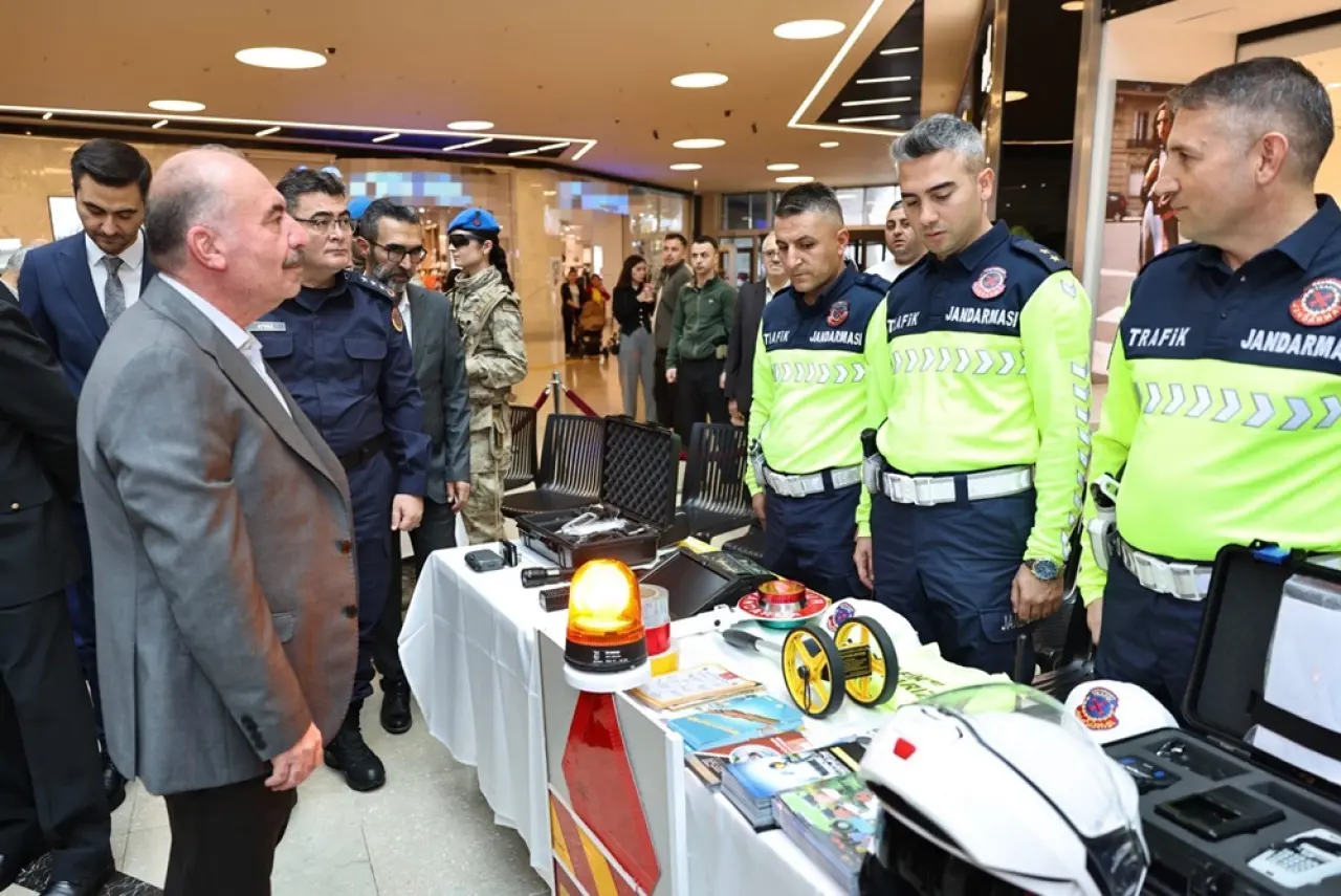 Emniyet ve Jandarma’nın Teçhizatları Sergilendi 7