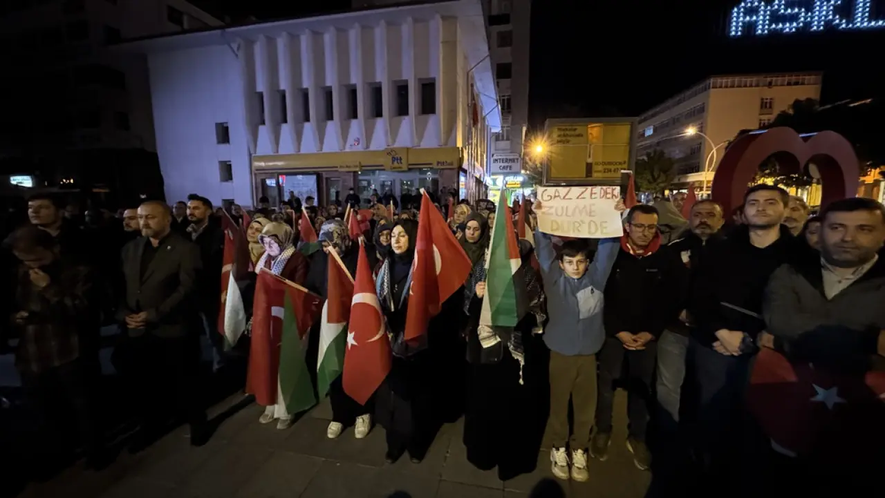 Yüzlerce Vatandaş İsrail'i Protesto Etti 2