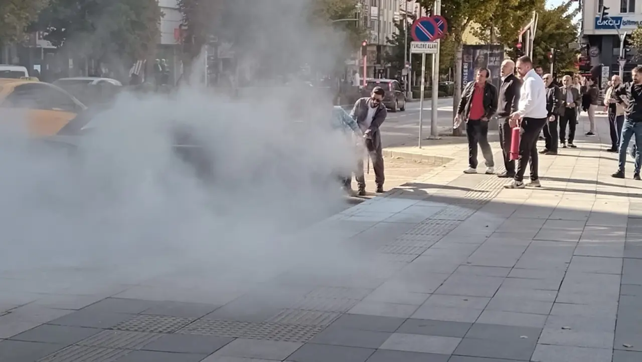Cadde Ortasında Alev Aldı 1