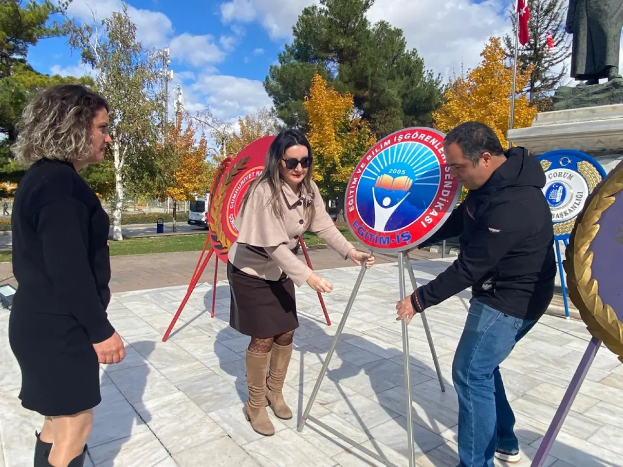 STK’lar Atatürk Anıtı’na Bıraktı 5