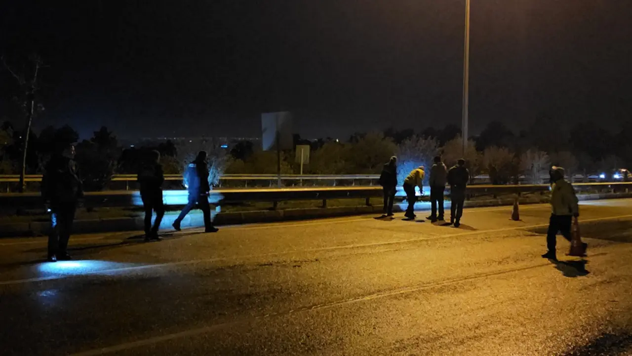 Motosiklet Bariyerlere Çarptı: 1 Ölü 2